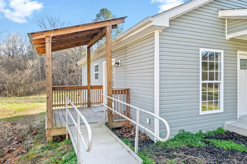 3857 Budds Creek Road Palmyra TN 37142