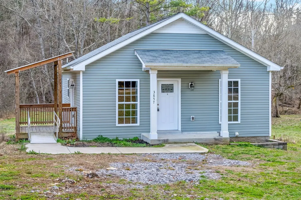 3857 Budds Creek Road Palmyra TN 37142