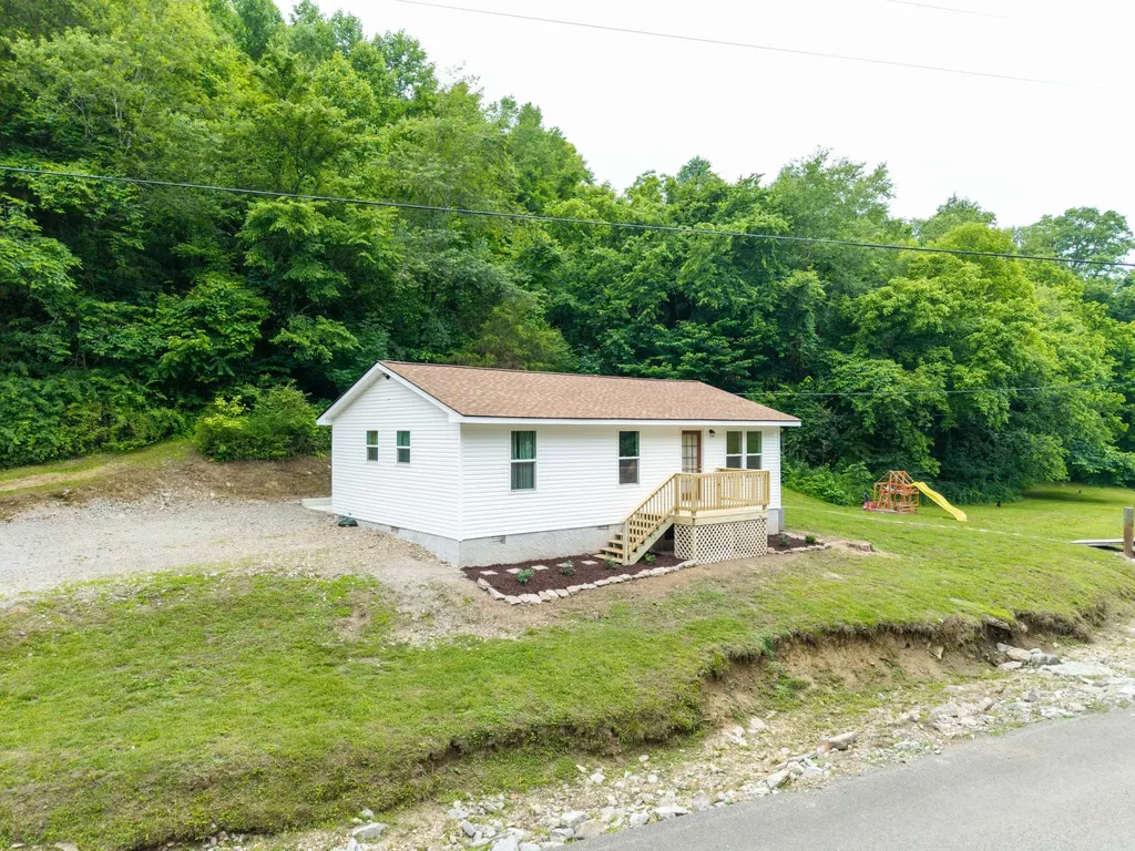 1784 Hurricane Creek Road Woodbury TN 37190
