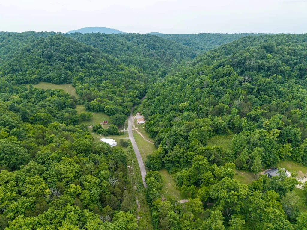 1784 Hurricane Creek Road Woodbury TN 37190