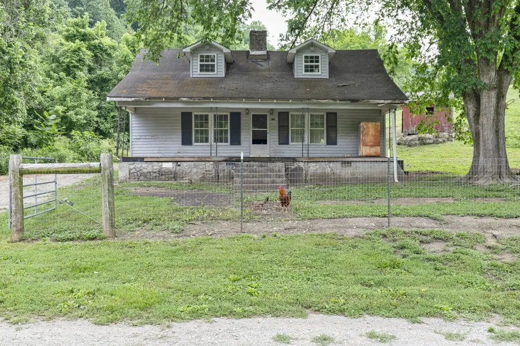1784 Hurricane Creek Road Woodbury TN 37190