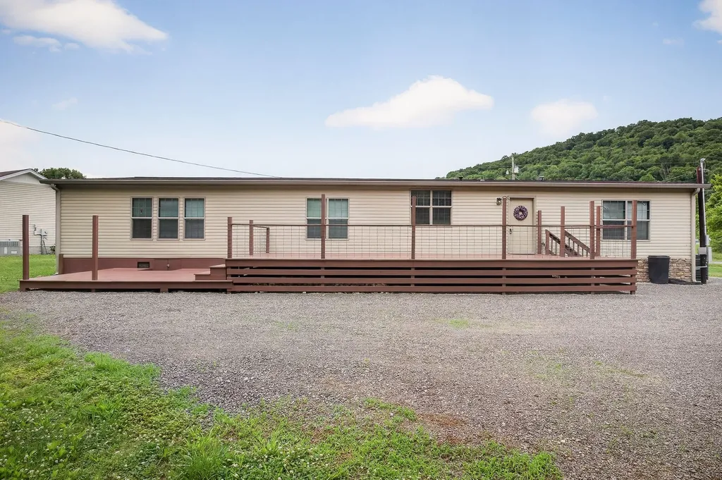 130 E Main Street Dowelltown TN 37059
