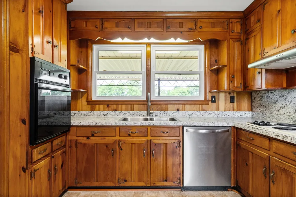3561 Pickering Road Adams TN 37010