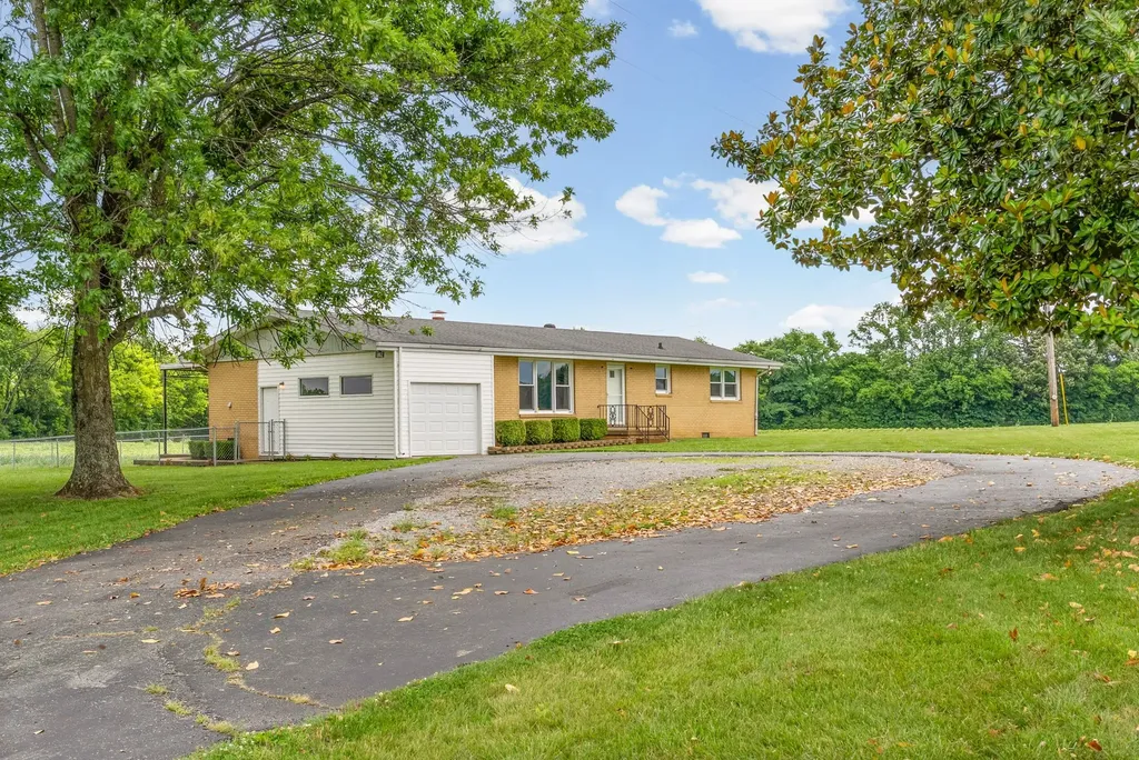 3561 Pickering Road Adams TN 37010