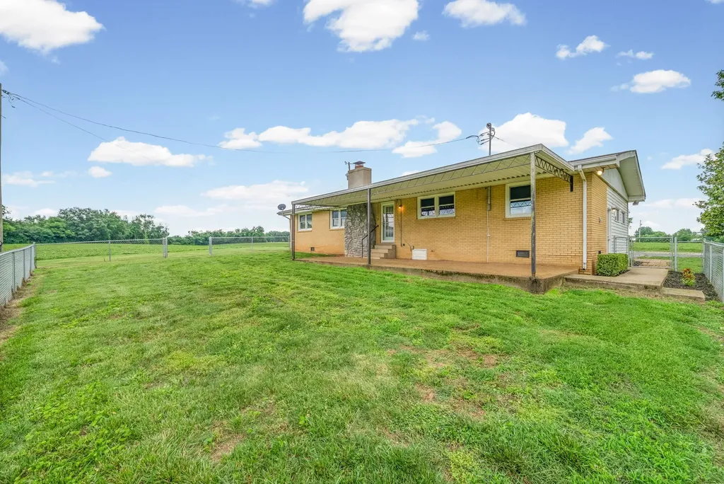 3561 Pickering Road Adams TN 37010