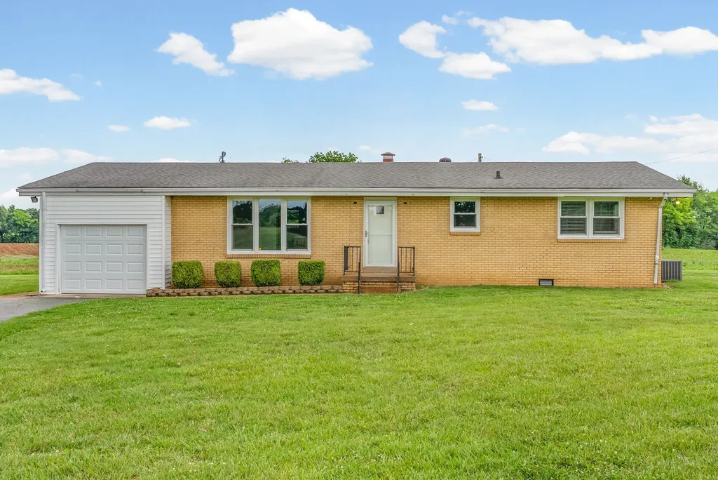 3561 Pickering Road Adams TN 37010