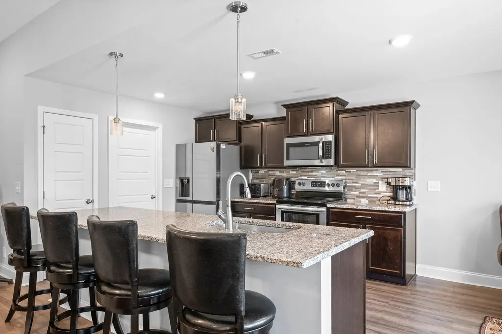 1042 Creek Way Clarksville TN 37042