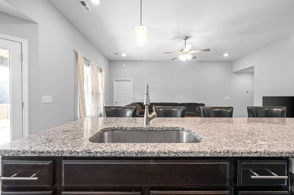1042 Creek Way Clarksville TN 37042