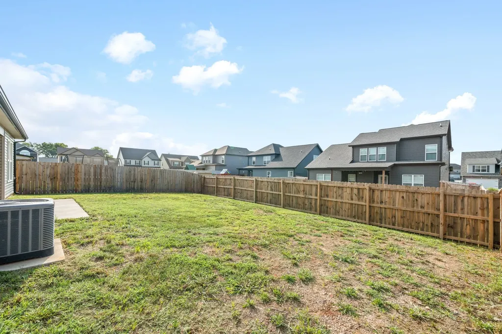 1042 Creek Way Clarksville TN 37042