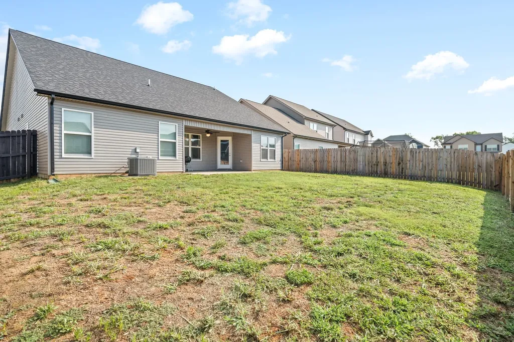 1042 Creek Way Clarksville TN 37042