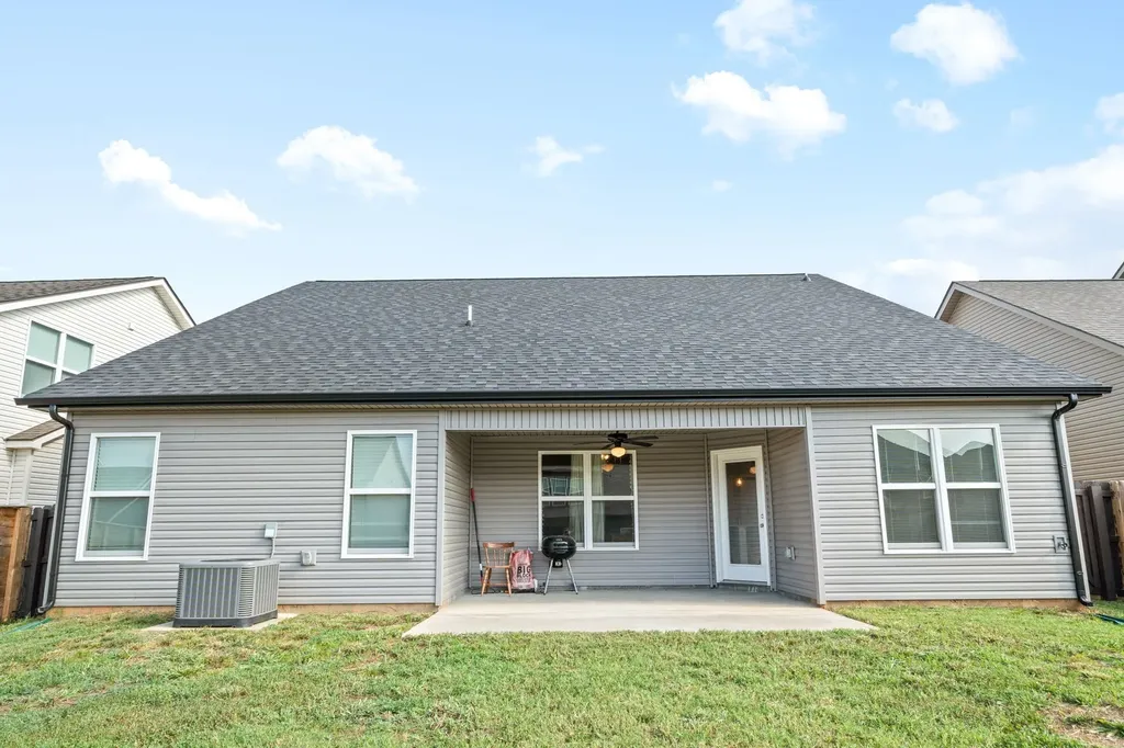 1042 Creek Way Clarksville TN 37042