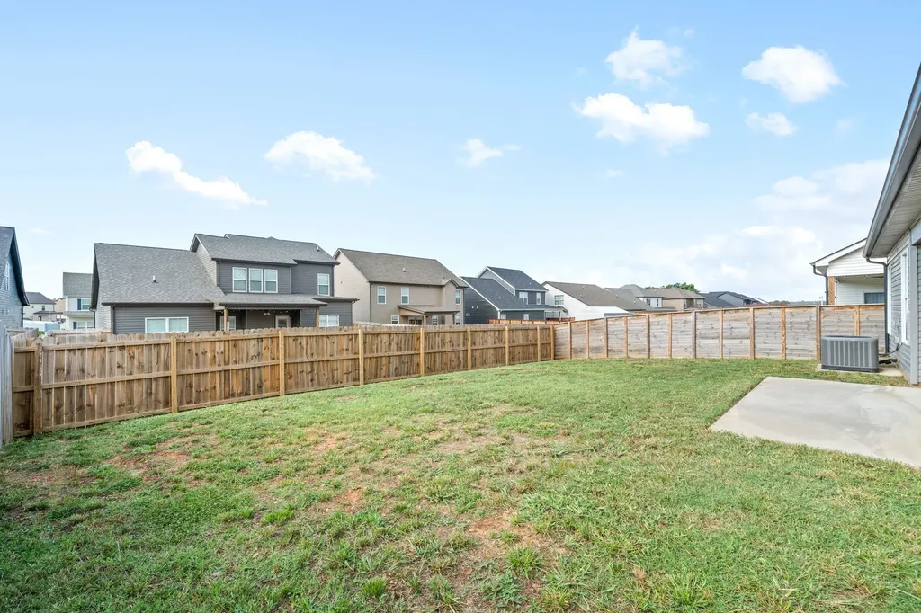 1042 Creek Way Clarksville TN 37042