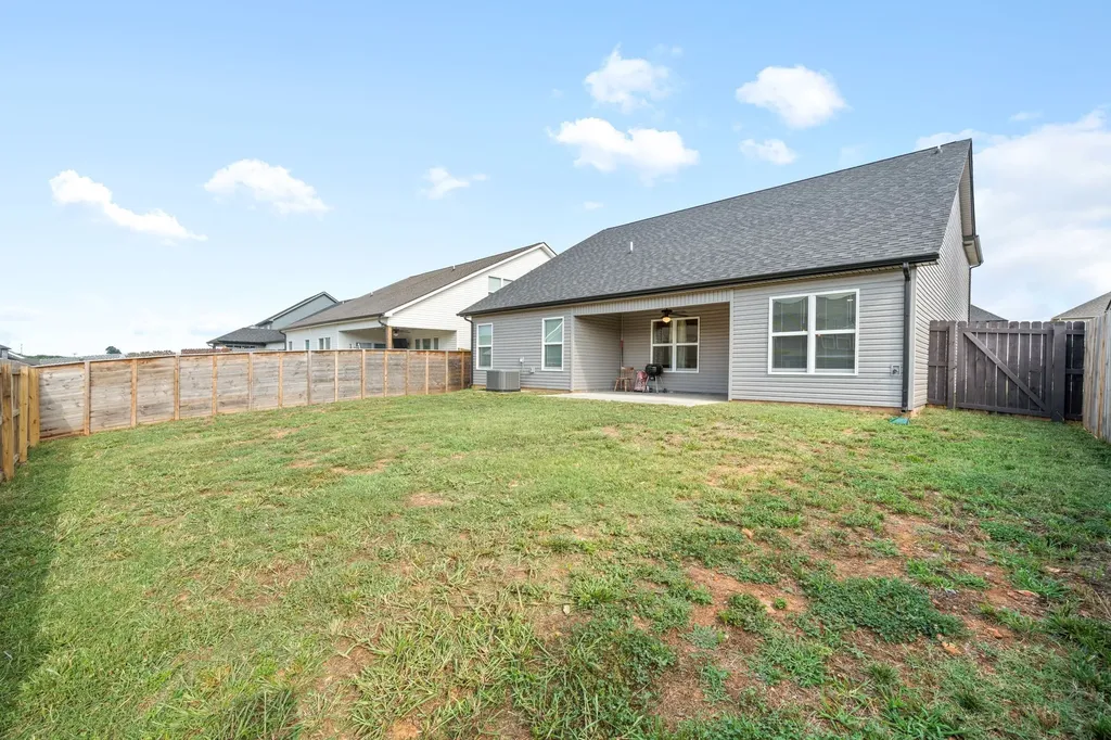 1042 Creek Way Clarksville TN 37042