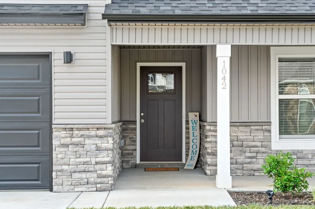 1042 Creek Way Clarksville TN 37042