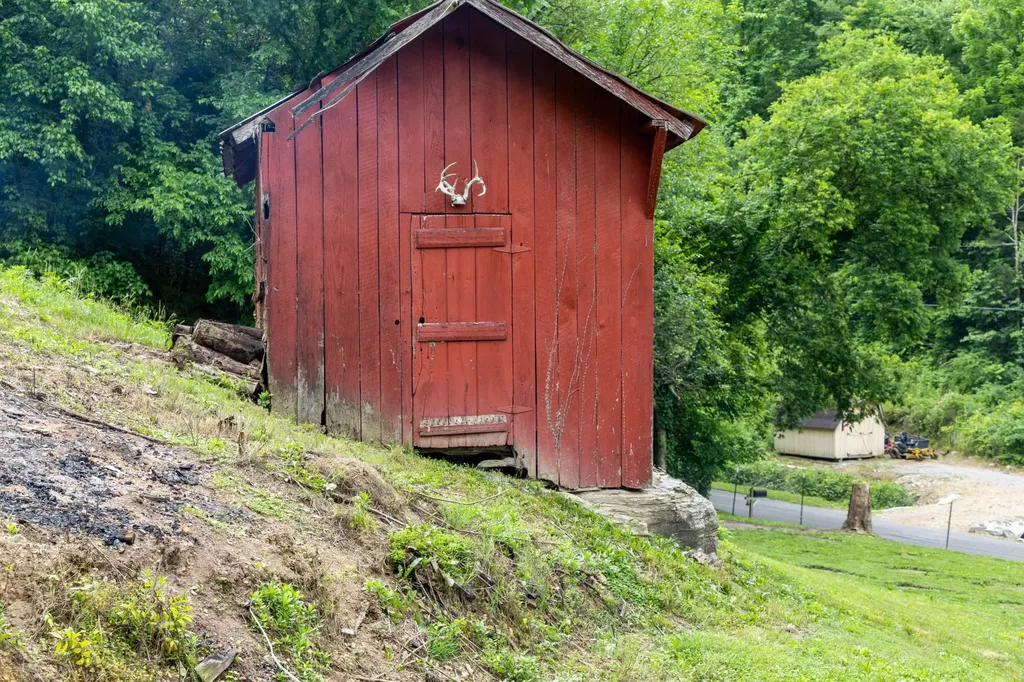 1771 Hurricane Creek Road Woodbury TN 37190