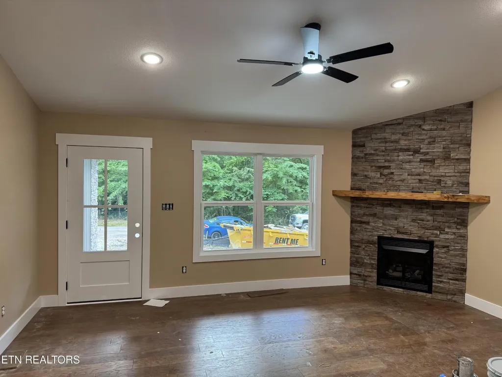 717 Oneida Lane Crossville TN 38572