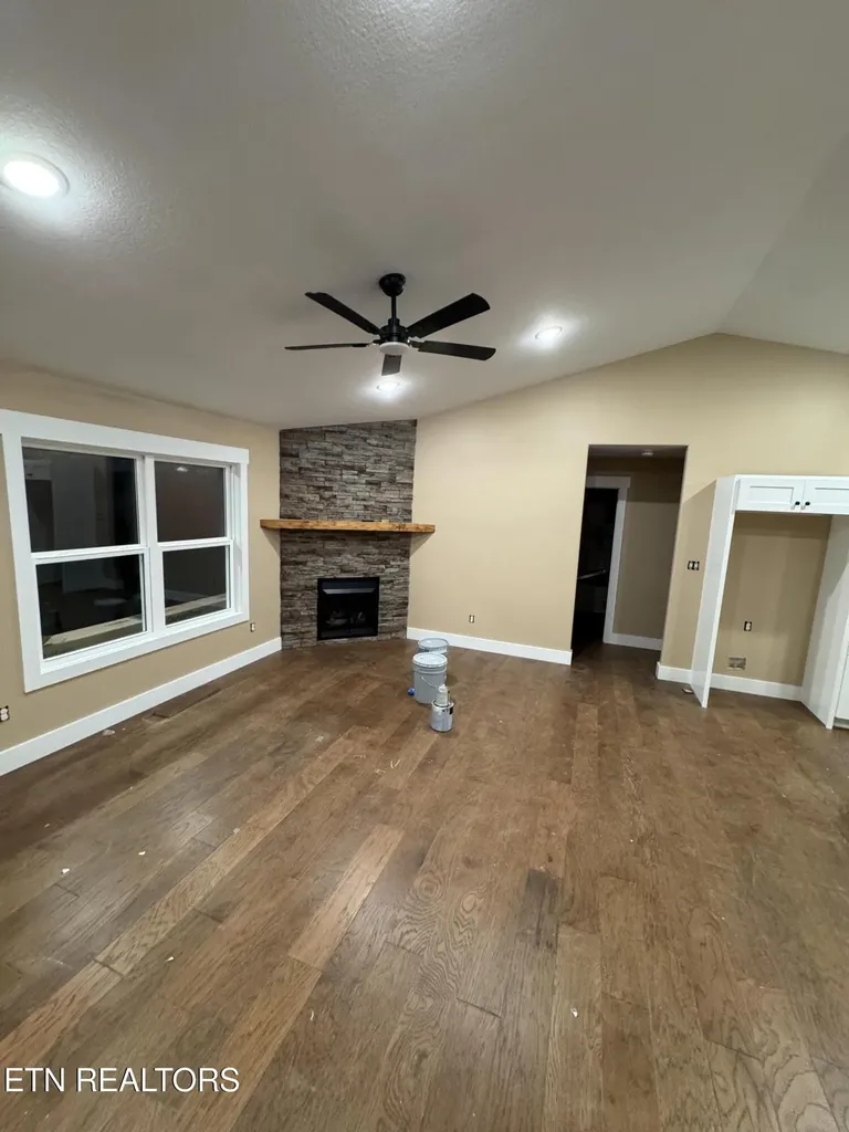 717 Oneida Lane Crossville TN 38572