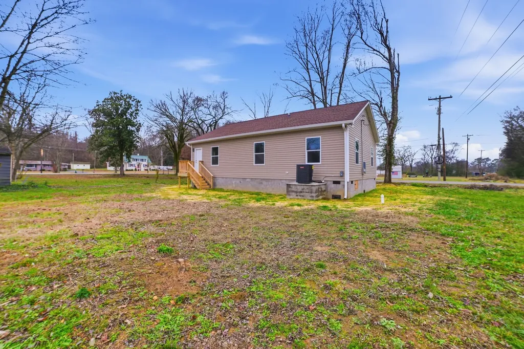 104 Fairground Drive Waverly TN 37185