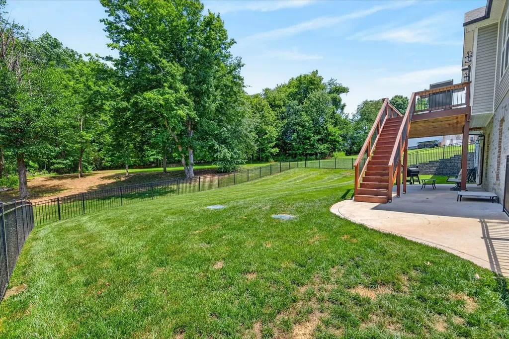 1035 S Ridge Trail Clarksville TN 37043