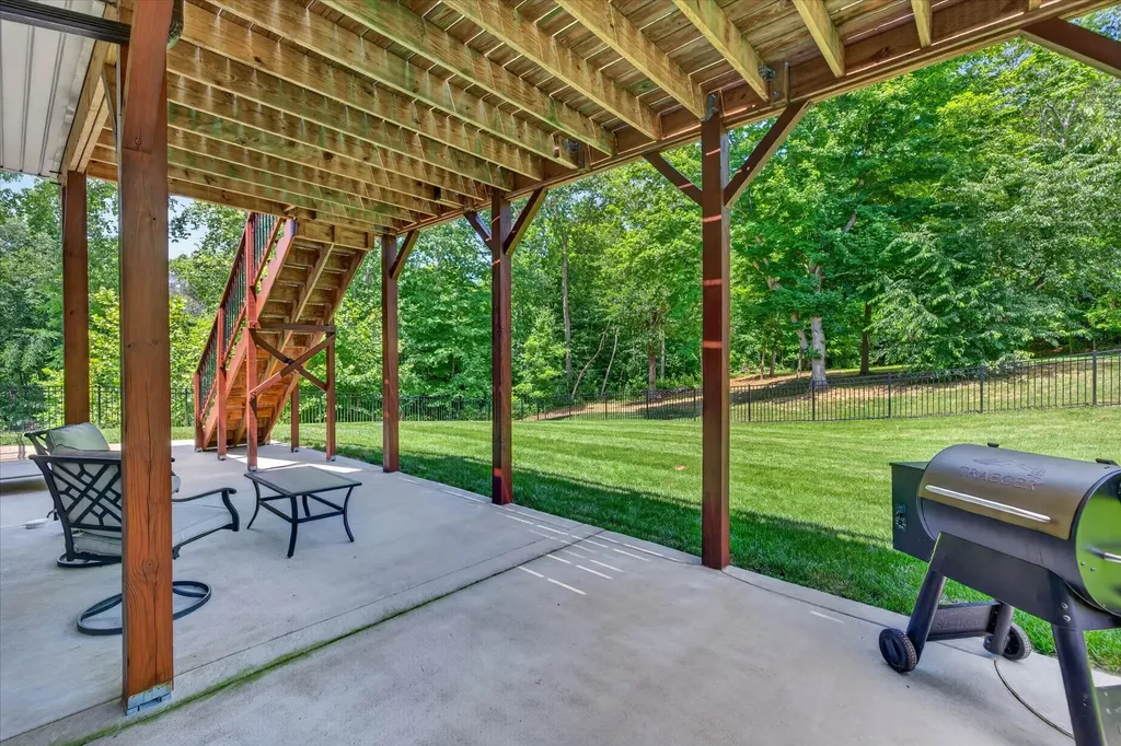 1035 S Ridge Trail Clarksville TN 37043