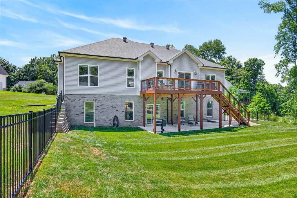 1035 S Ridge Trail Clarksville TN 37043