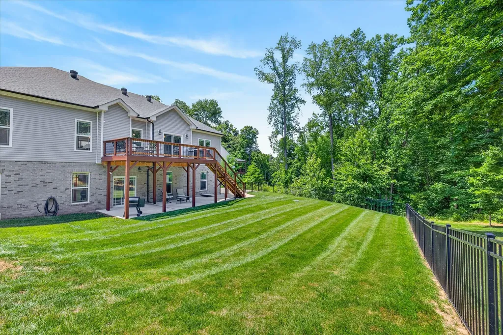 1035 S Ridge Trail Clarksville TN 37043
