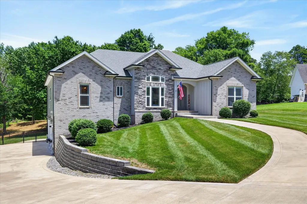 1035 S Ridge Trail Clarksville TN 37043