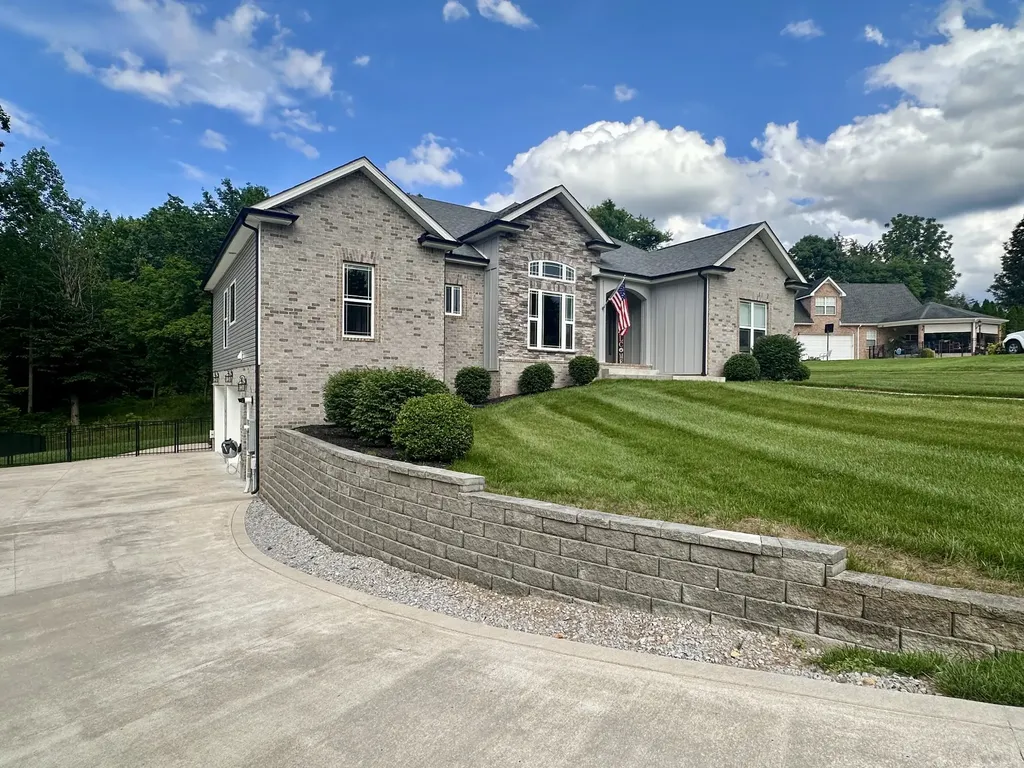 1035 S Ridge Trail Clarksville TN 37043