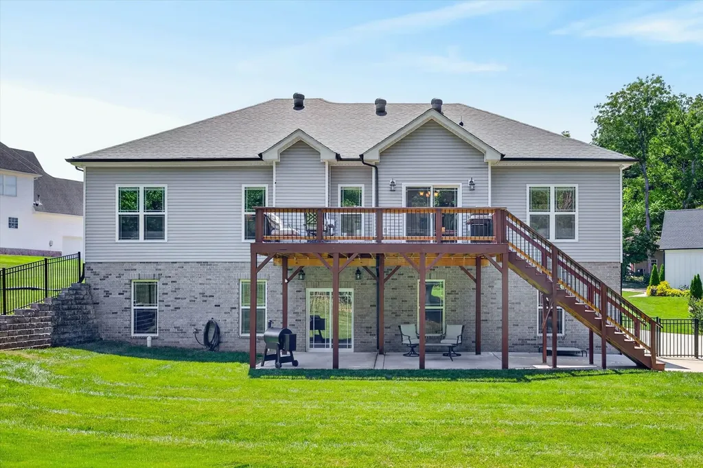 1035 S Ridge Trail Clarksville TN 37043