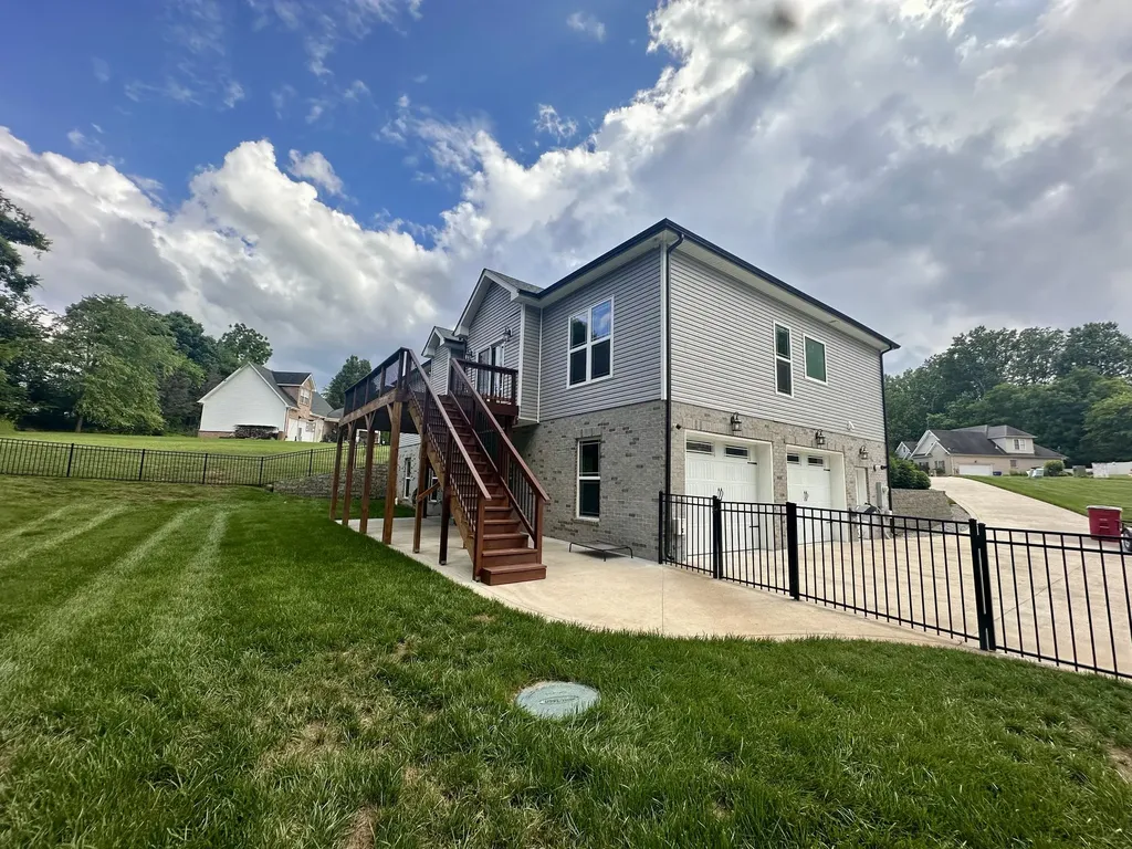 1035 S Ridge Trail Clarksville TN 37043
