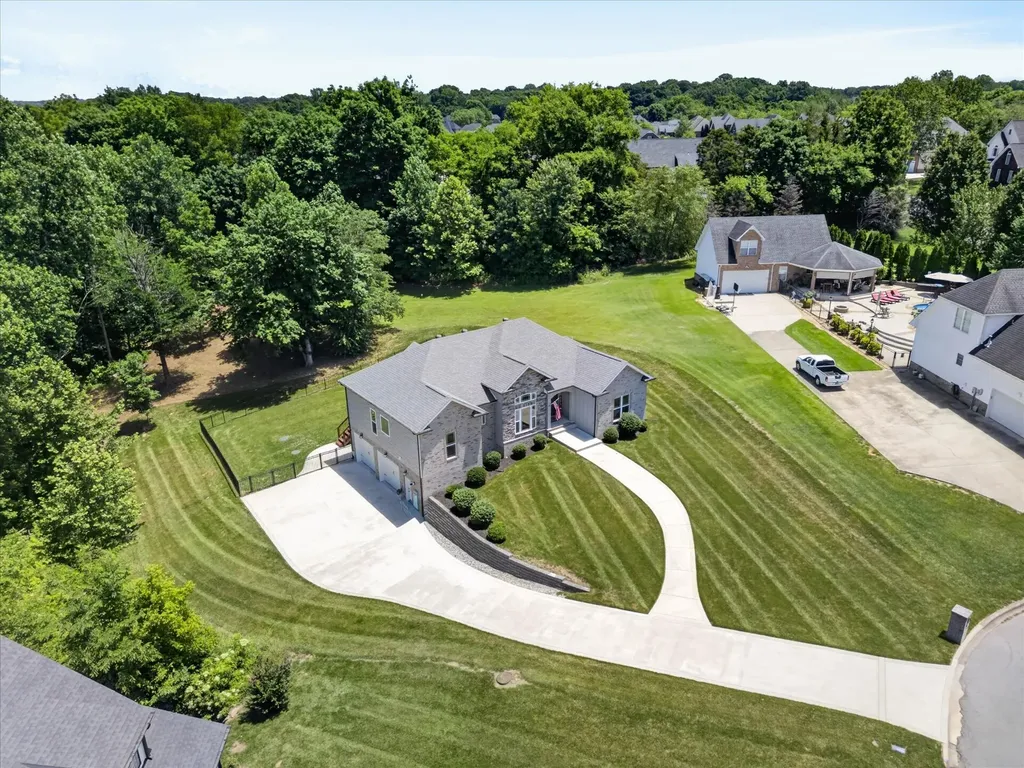 1035 S Ridge Trail Clarksville TN 37043