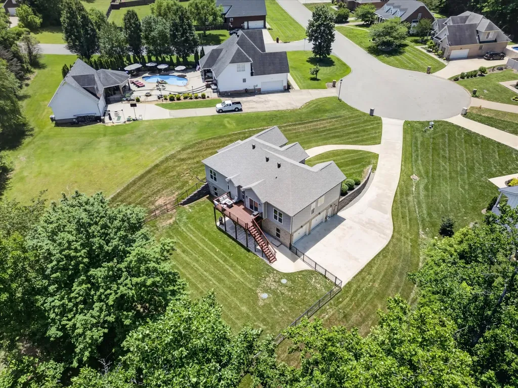 1035 S Ridge Trail Clarksville TN 37043