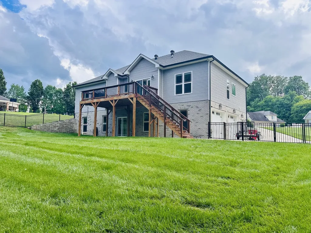 1035 S Ridge Trail Clarksville TN 37043