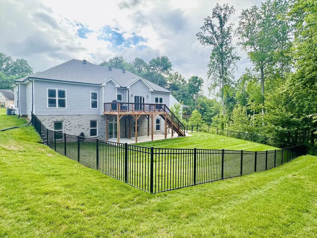 1035 S Ridge Trail Clarksville TN 37043