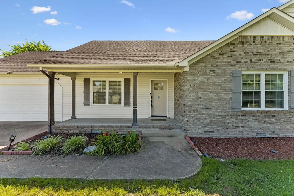 16 Delana Avenue Lawrenceburg TN 38464
