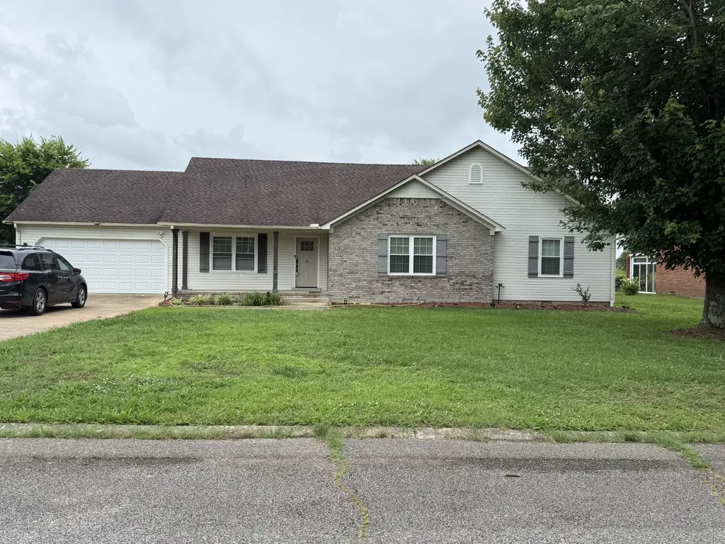 16 Delana Avenue Lawrenceburg TN 38464