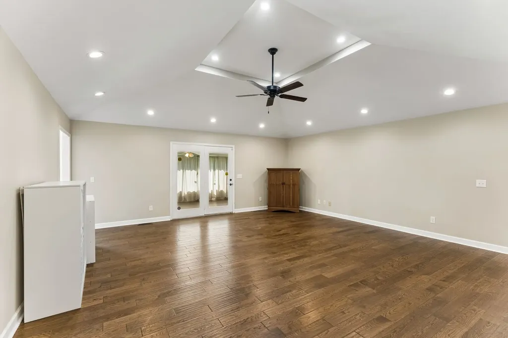 16 Delana Avenue Lawrenceburg TN 38464