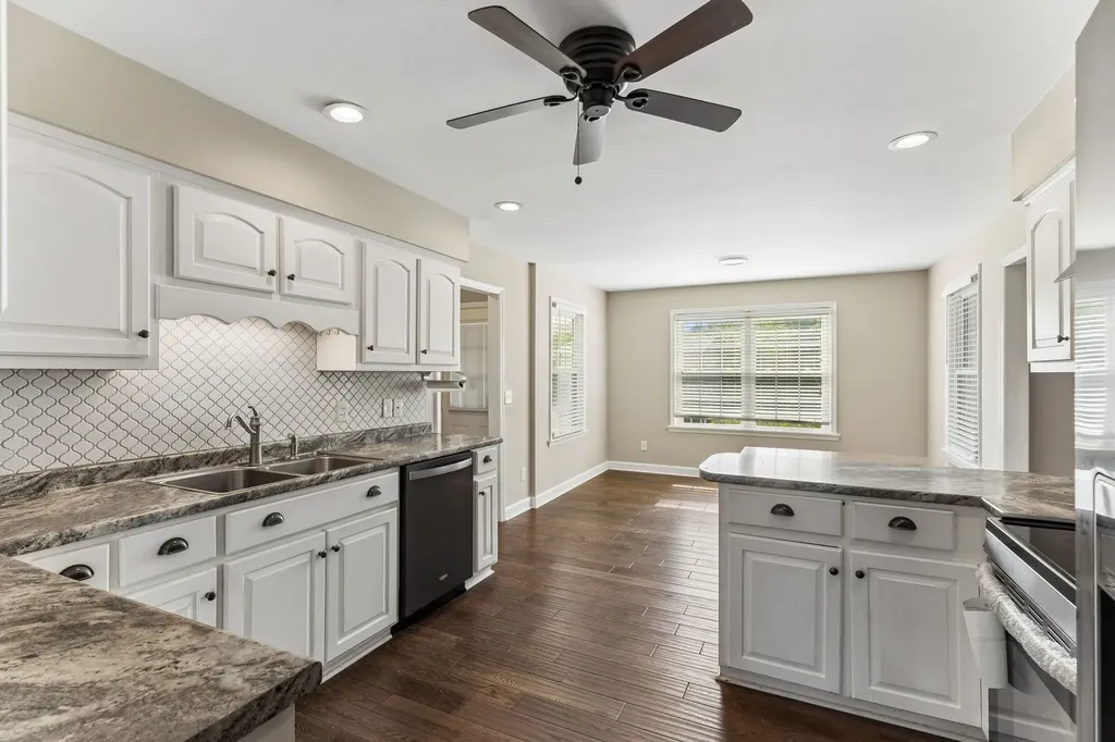16 Delana Avenue Lawrenceburg TN 38464