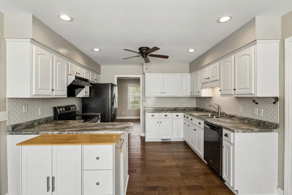 16 Delana Avenue Lawrenceburg TN 38464