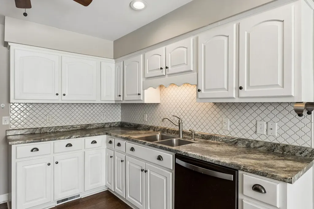 16 Delana Avenue Lawrenceburg TN 38464