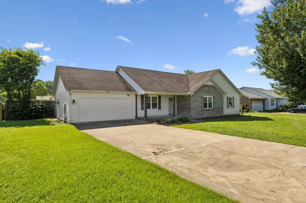 16 Delana Avenue Lawrenceburg TN 38464