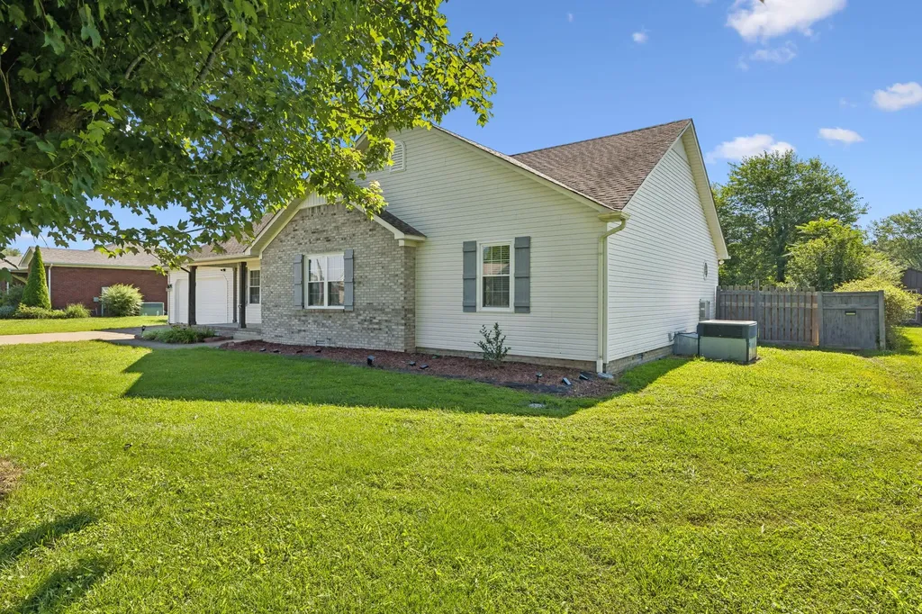 16 Delana Avenue Lawrenceburg TN 38464