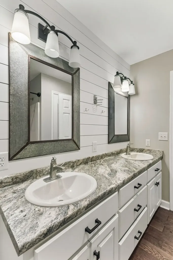 16 Delana Avenue Lawrenceburg TN 38464