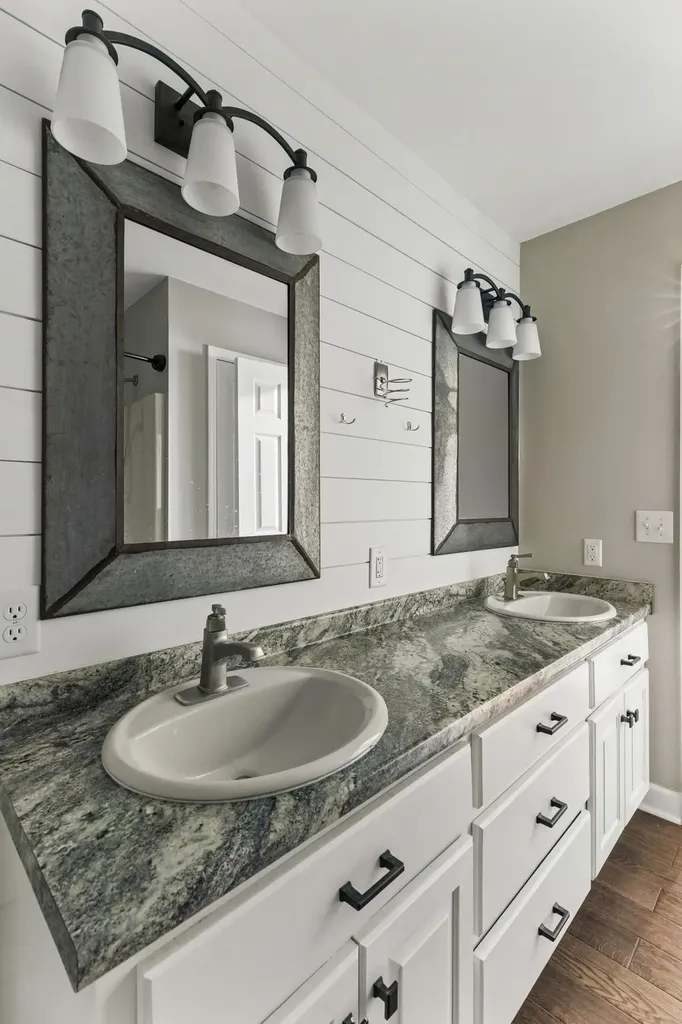 16 Delana Avenue Lawrenceburg TN 38464