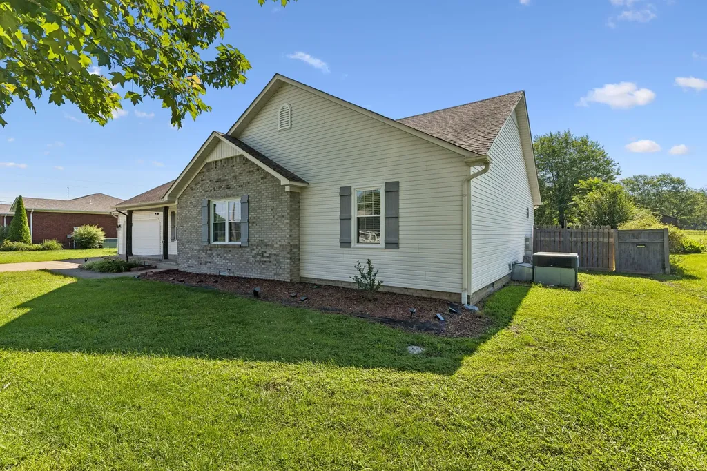 16 Delana Avenue Lawrenceburg TN 38464