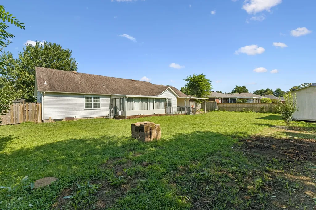 16 Delana Avenue Lawrenceburg TN 38464