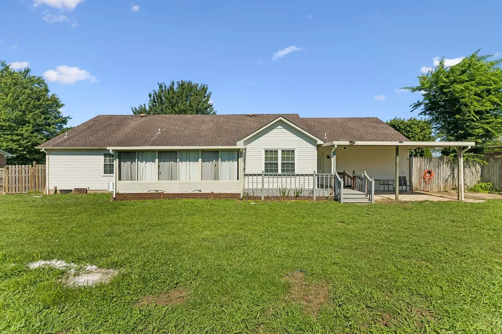 16 Delana Avenue Lawrenceburg TN 38464