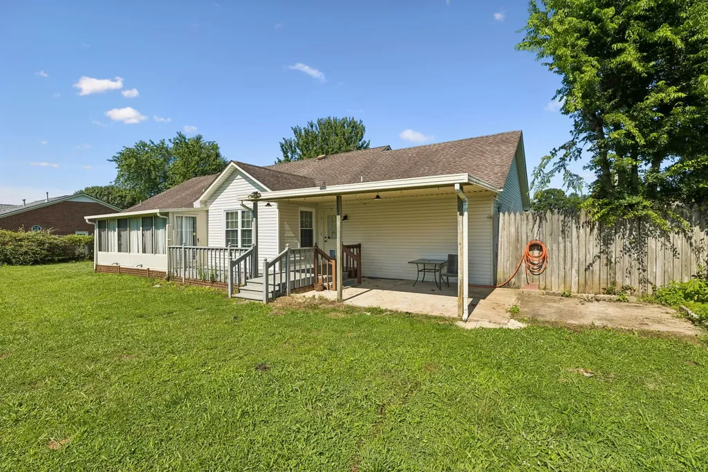16 Delana Avenue Lawrenceburg TN 38464