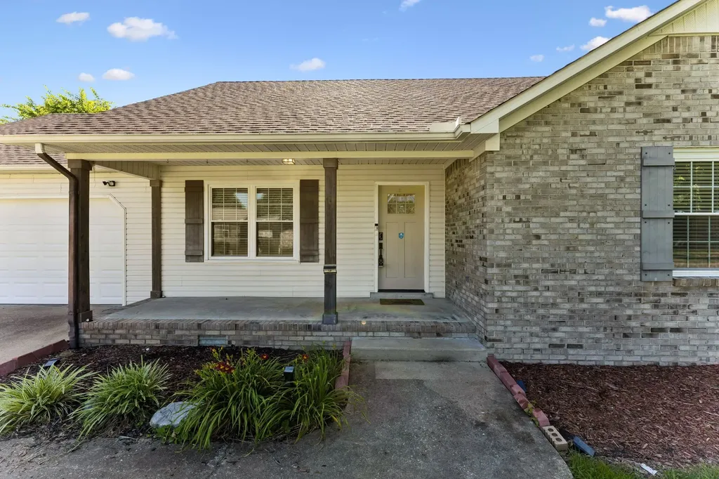 16 Delana Avenue Lawrenceburg TN 38464
