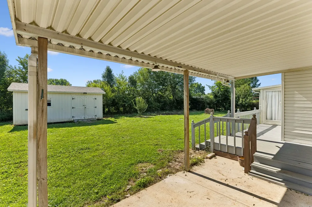16 Delana Avenue Lawrenceburg TN 38464